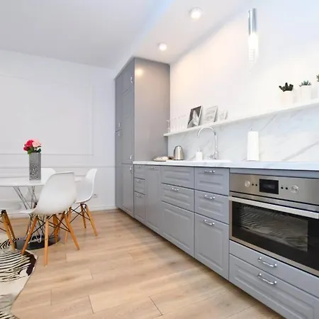 Elegant In The Perfect Location *